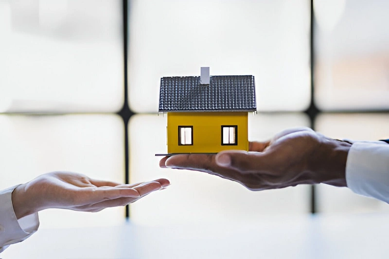Traditional Real Estate Market